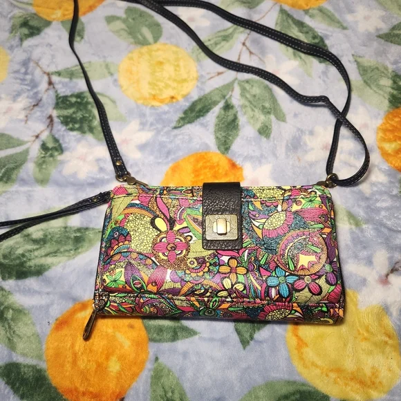 Vibrant Floral Clutch with Black Accents Sakroots - Picture 2 of 12